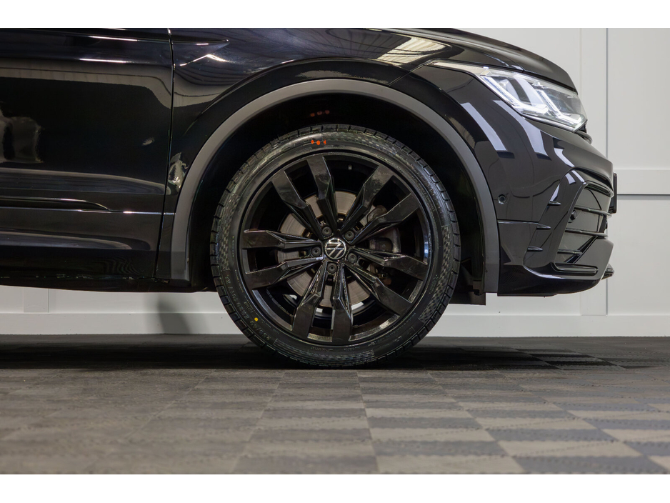 2024 Volkswagen Tiguan - image 7