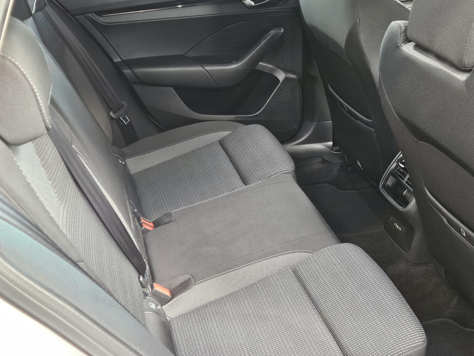 2021 Skoda Octavia - image 8