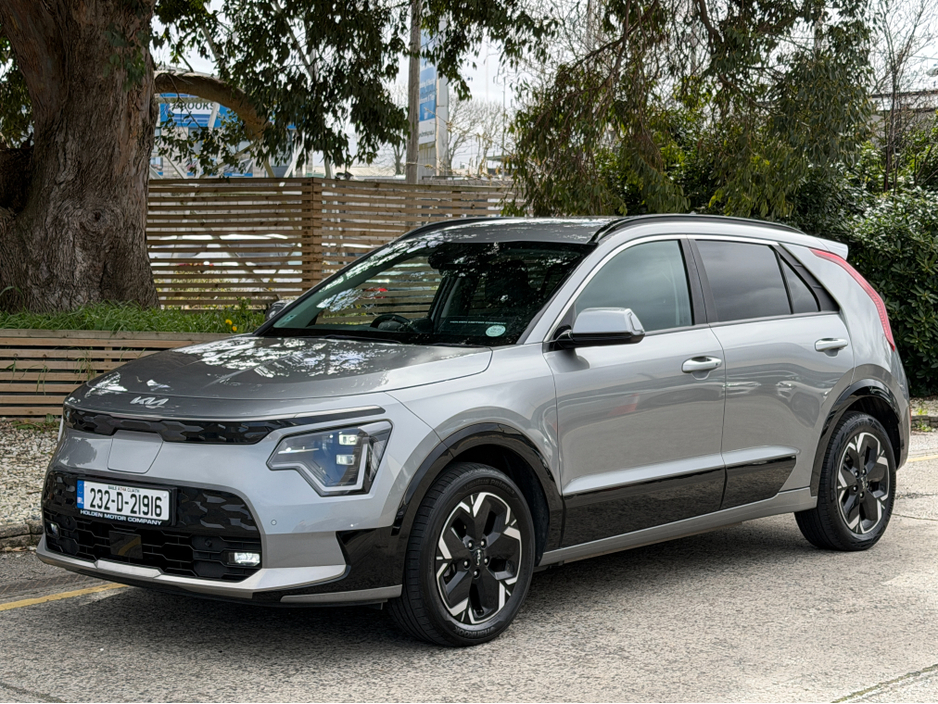 2023 Kia Niro - image 2