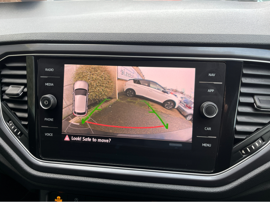 2020 Volkswagen T-Roc R-LINE AUTOMATIC 2.0 DIESEL //HALF LEATHER SEATS//KEYLESS ENRTY//ADAPTIVE CRUISE CONTROL//REVESE CAMERA// €25,950