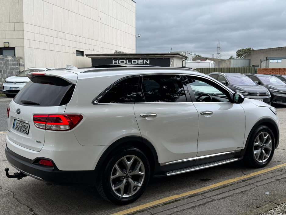 2016 Kia Sorento - image 8