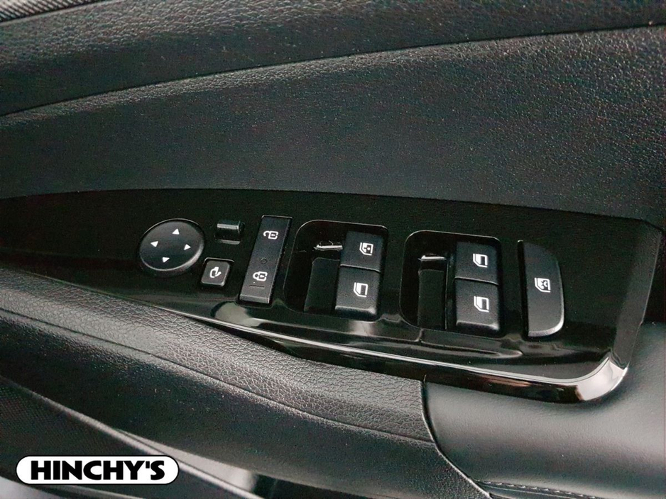 2025 Kia Sportage - image 21