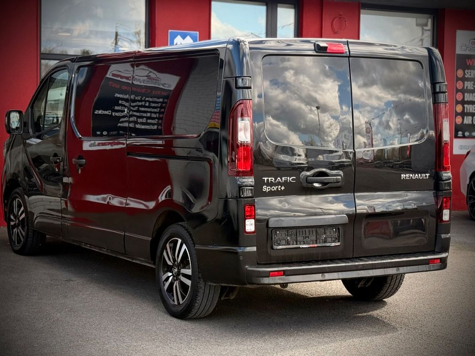 2023 Renault Trafic - image 6