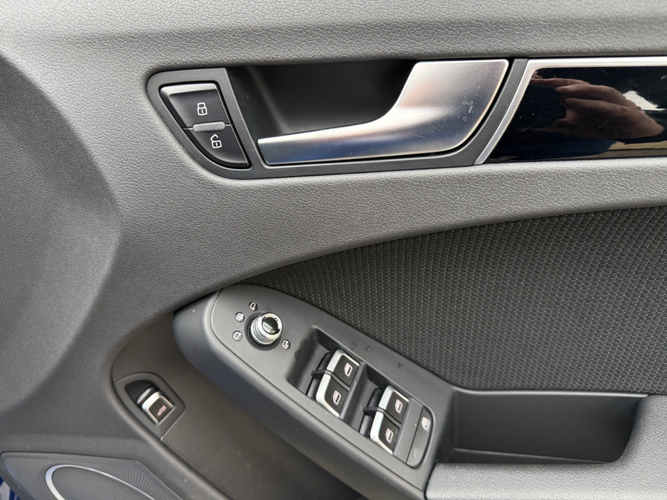 2015 Audi A4 - image 12