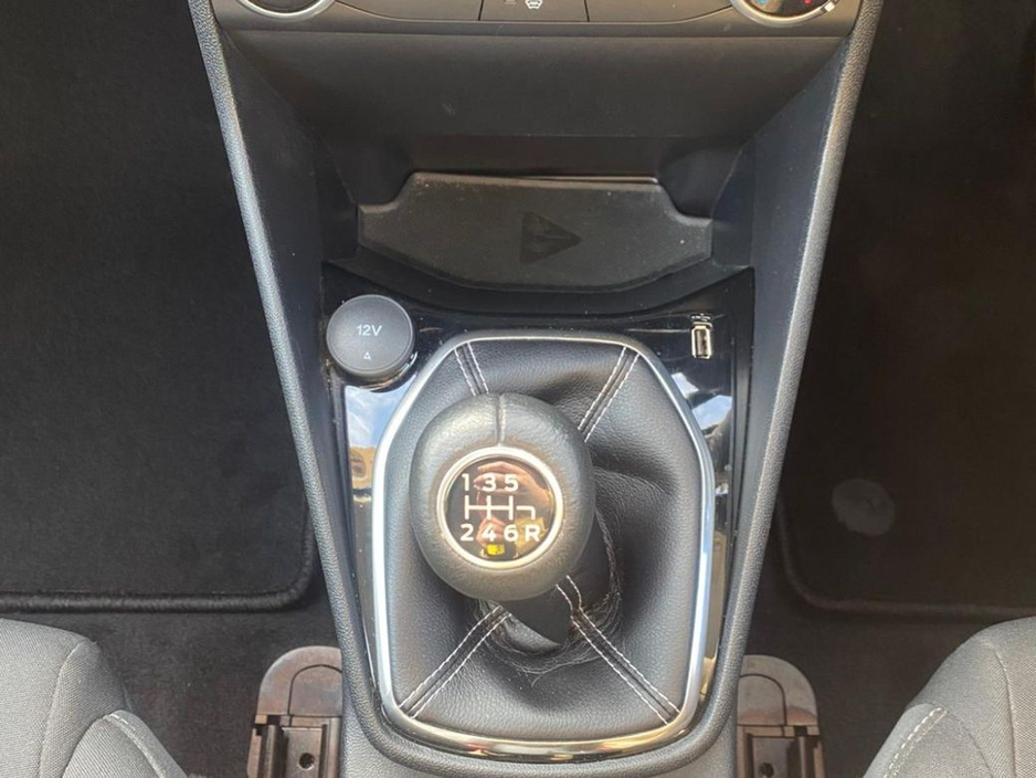 2021 Ford Fiesta - image 22