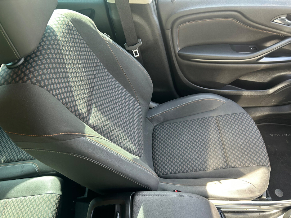 2017 Opel Zafira - image 14