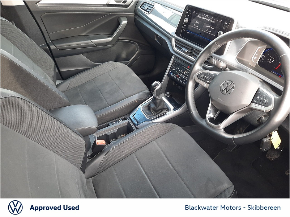 2022 Volkswagen T-Roc - image 8