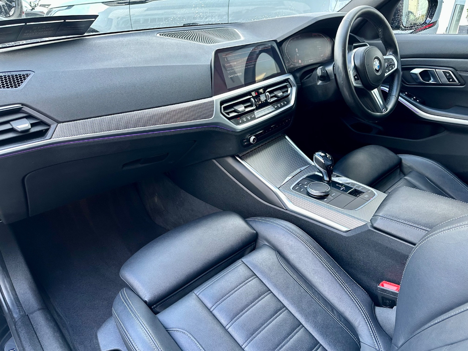 2019 BMW 3 Series - image 10