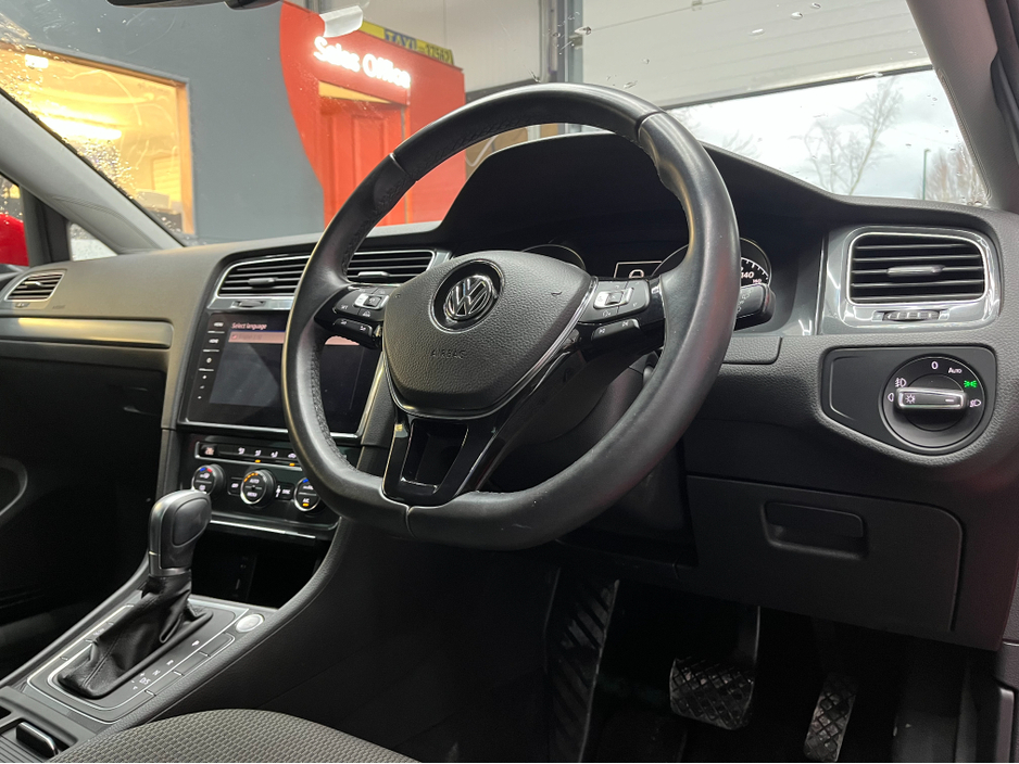 2018 Volkswagen Golf €17950! 2018 VOLKSWAGEN GOLF TSI CONFORT LINE 1.2 AUTOMATIC / CRUISE CONTROL / REVERSE CAMERA / PADDLE SHIFTERS / APPLE CARPLAY  AND MORE €17,950