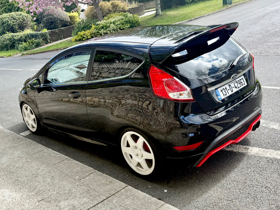 2013 Ford Fiesta - image 5