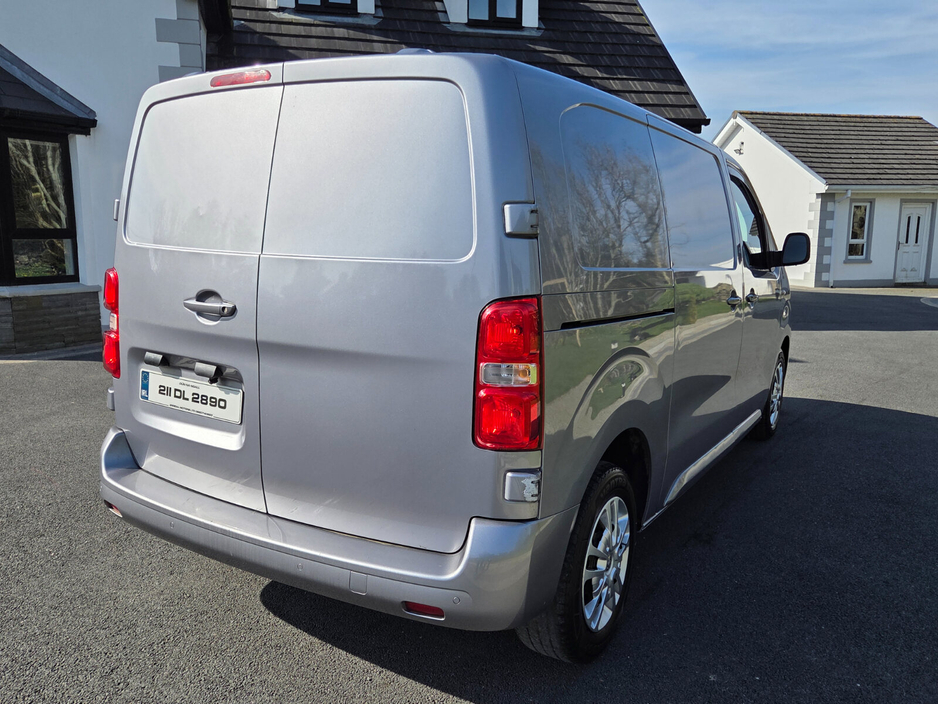 2021 Vauxhall Vivaro - image 6