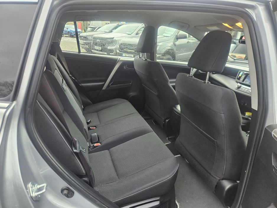 2018 Toyota Rav4 - image 4