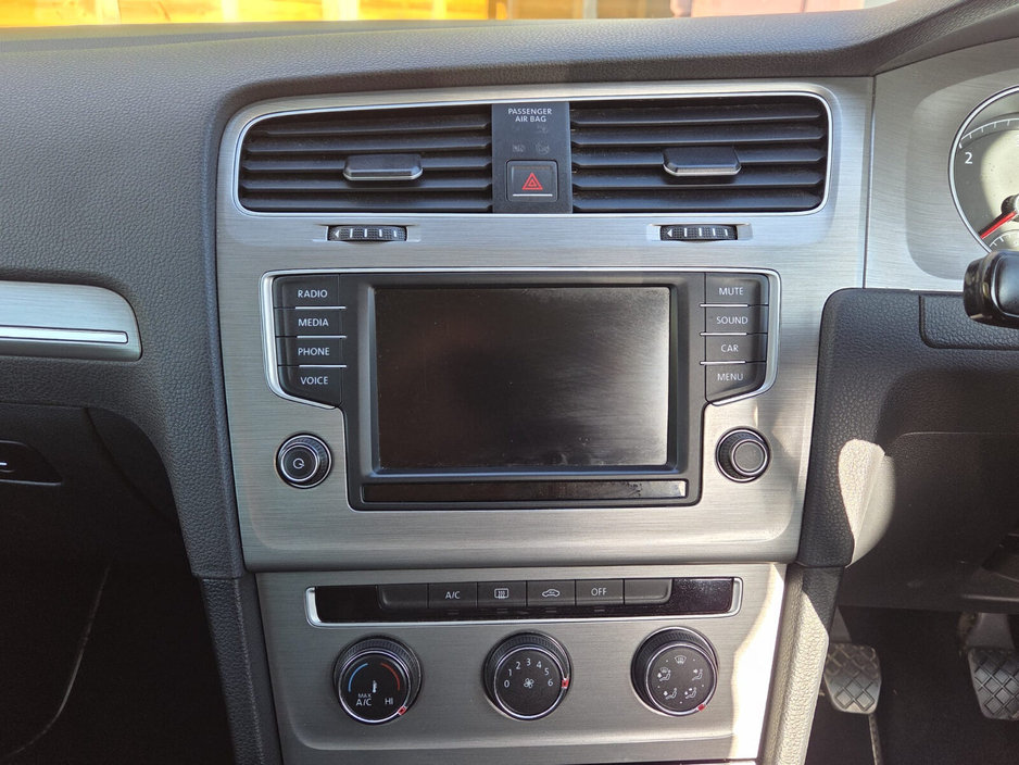 2017 Volkswagen Golf - image 25