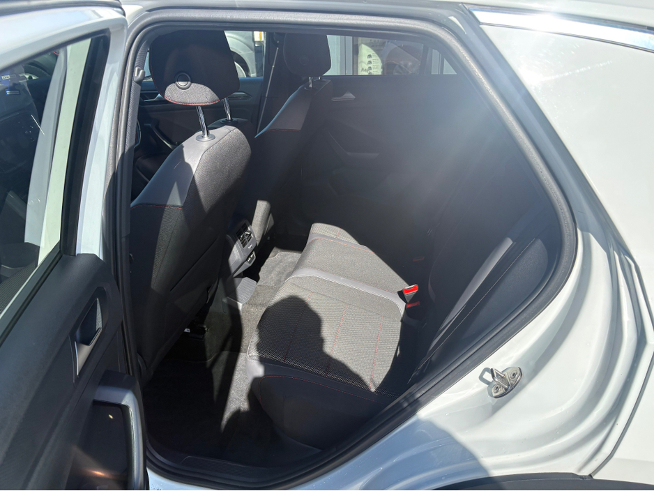 2020 Volkswagen T-Roc - image 2