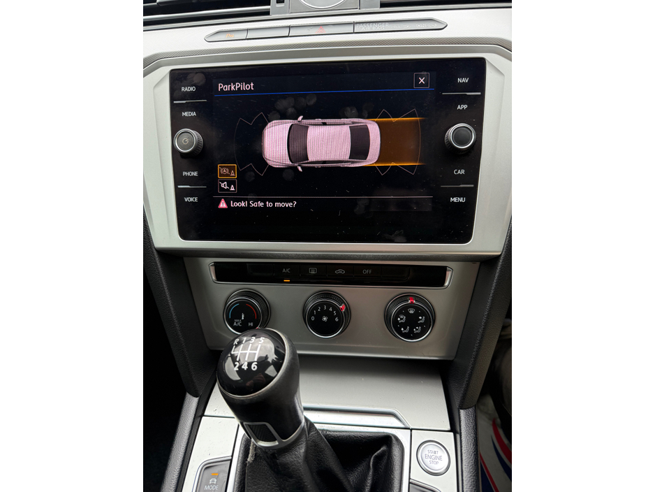 2017 Volkswagen Passat - image 9