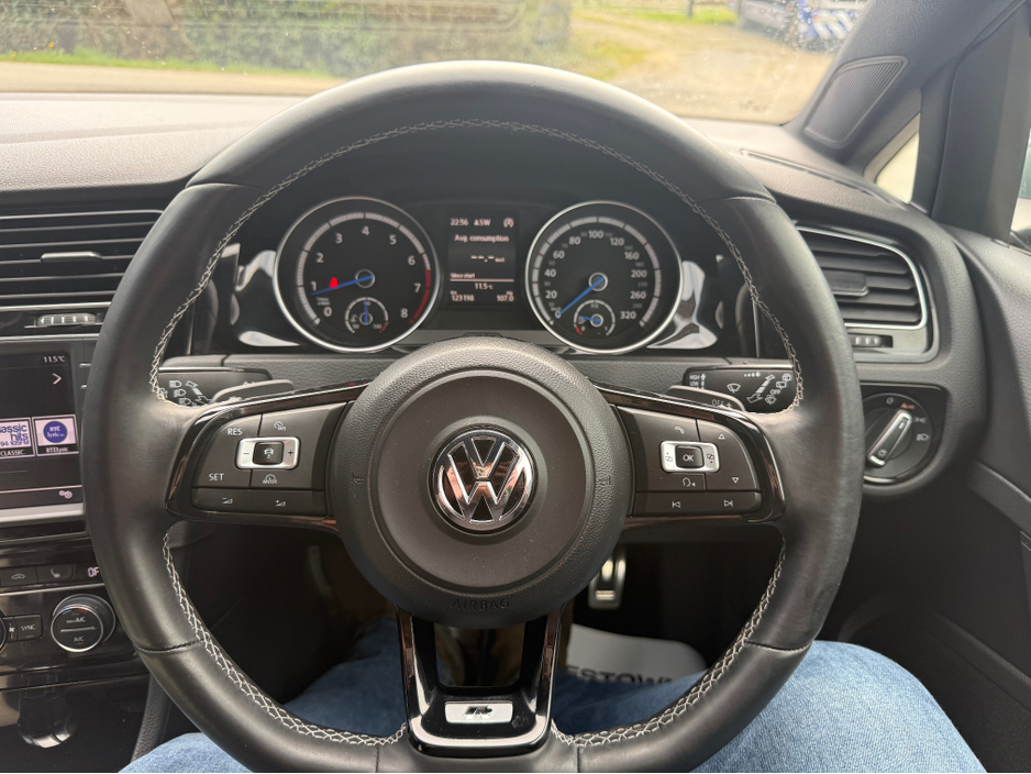 2015 Volkswagen Golf - image 16