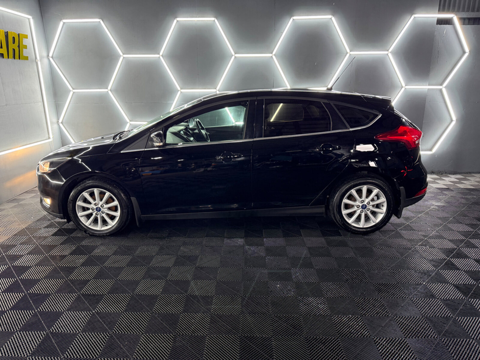 2017 Ford Focus - image 14