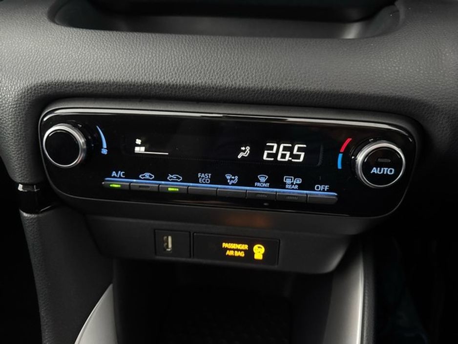 2023 Toyota Yaris HYBRID LUNA €23,950