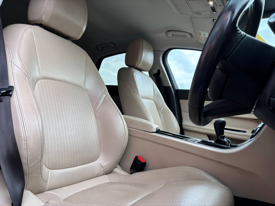 2017 Jaguar XF - image 5