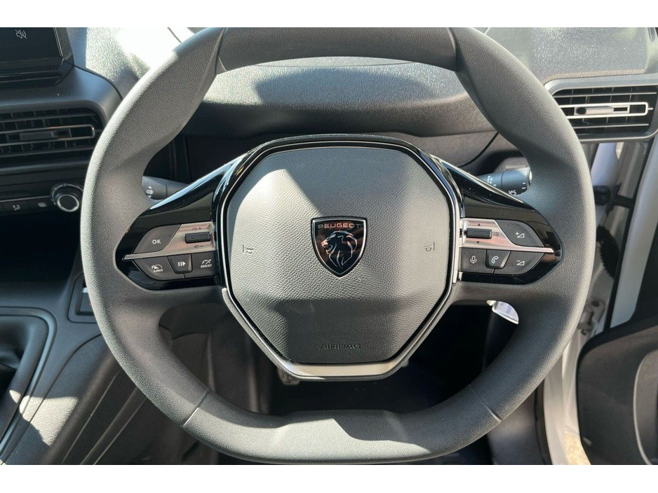 2024 Peugeot Partner - image 7
