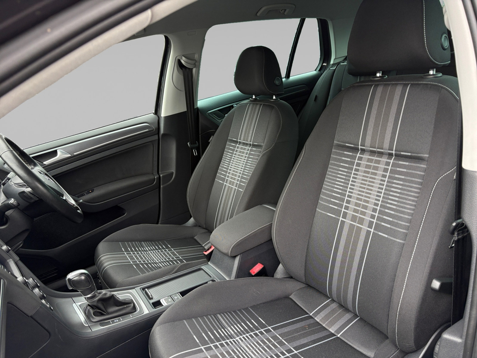 2015 Volkswagen Golf - image 10