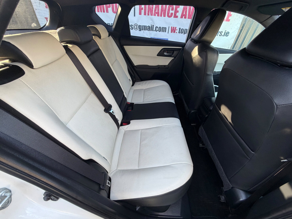 2016 Toyota Auris Hybrid €12,999