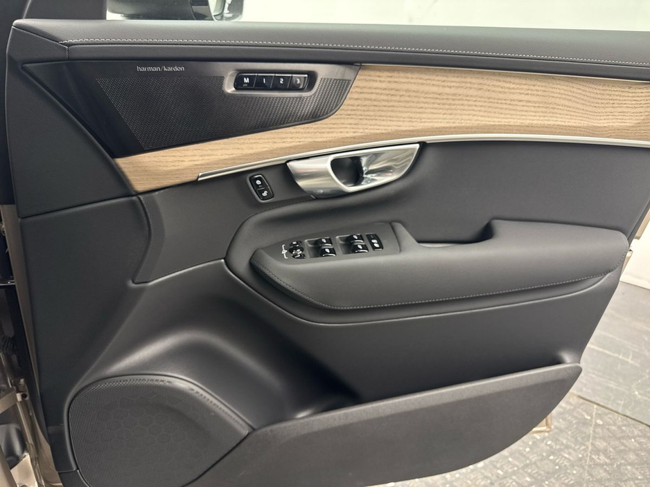 2026 Volvo XC90 - image 11
