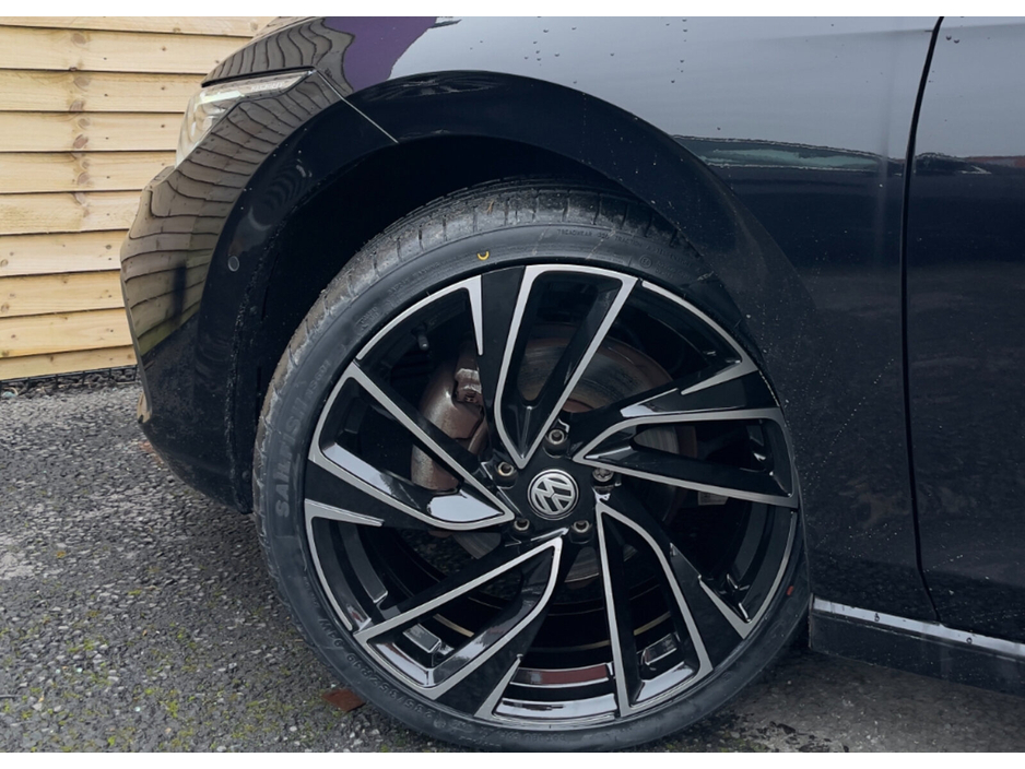 2022 Volkswagen Golf - image 18