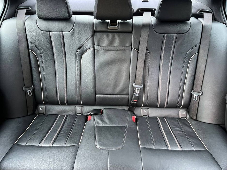 2018 BMW 5 Series - image 12