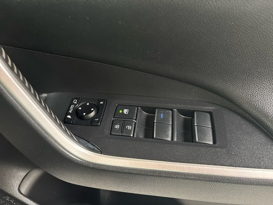 2021 Toyota Rav4 - image 17