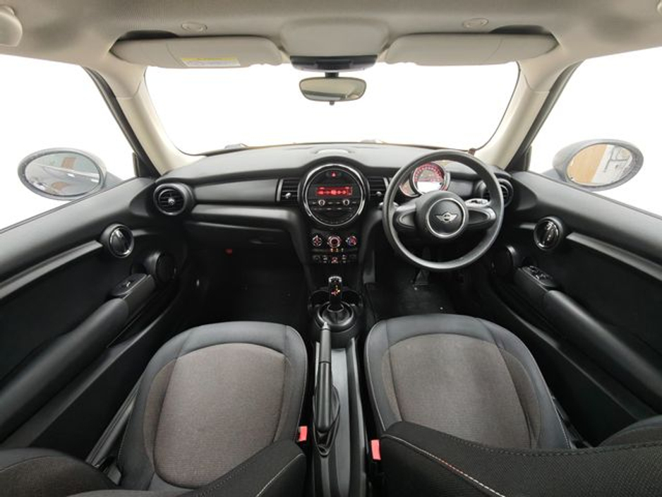 2018 MINI Cooper - image 4