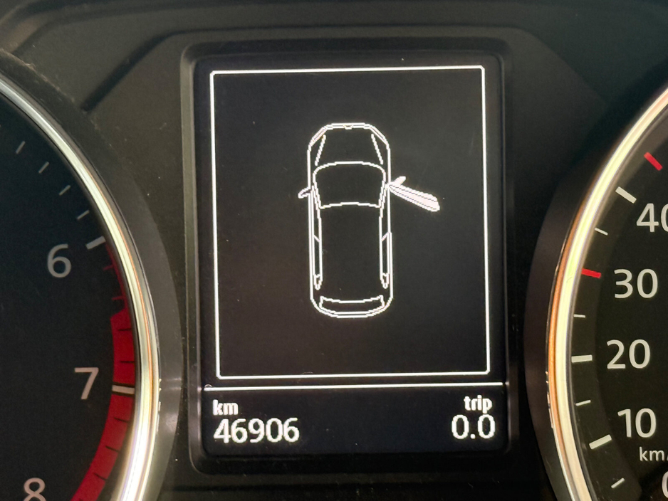 2015 Volkswagen Polo - image 8