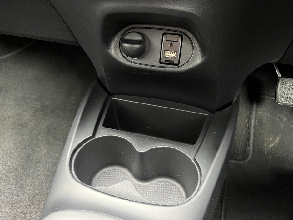 2015 Toyota Yaris TERRA 1.0 PETROL €8,950