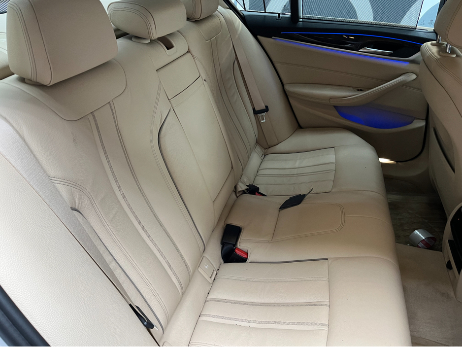2017 BMW 5 Series - image 15