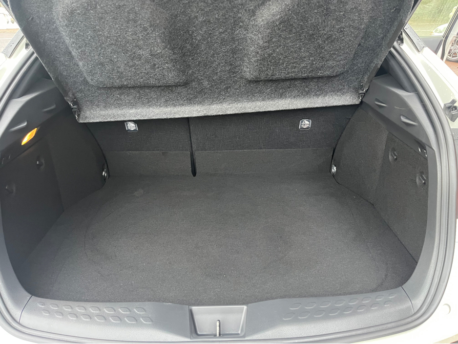 2020 Toyota C-HR 6AA-ZYX11 €24,000