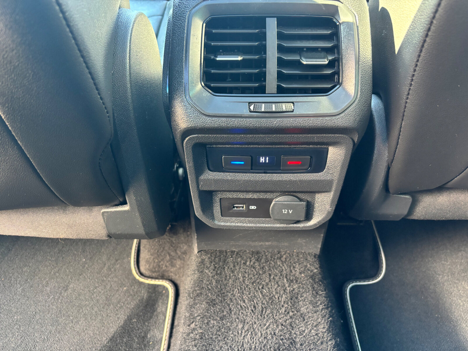 2020 Volkswagen Tiguan - image 29