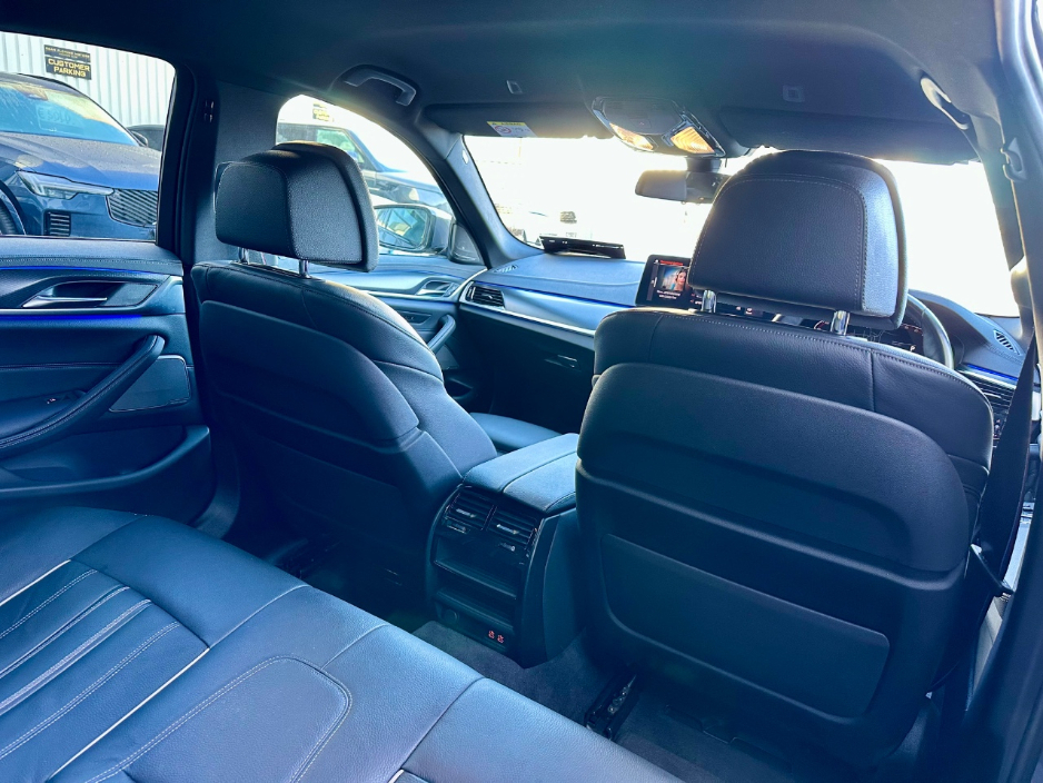 2023 BMW 5 Series - image 12