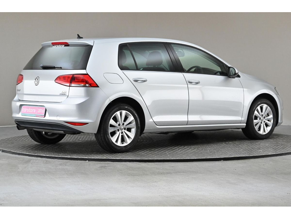 2016 Volkswagen Golf - image 10