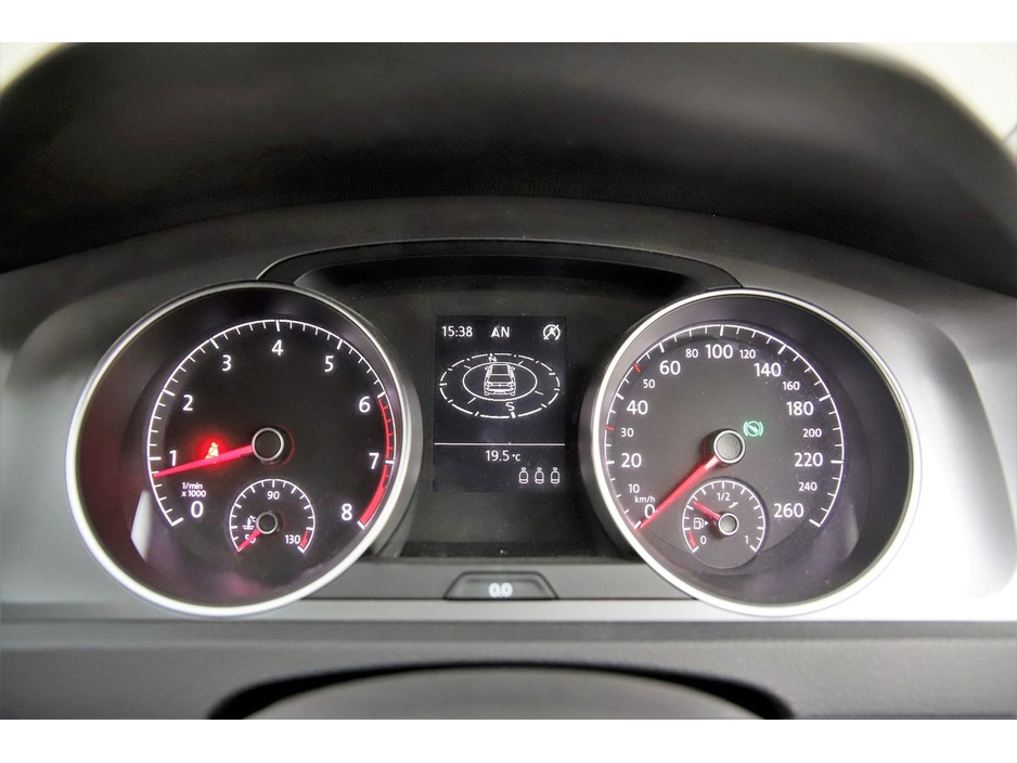 2016 Volkswagen Golf - image 18