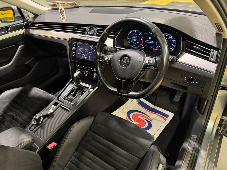 2019 Volkswagen Passat - image 14