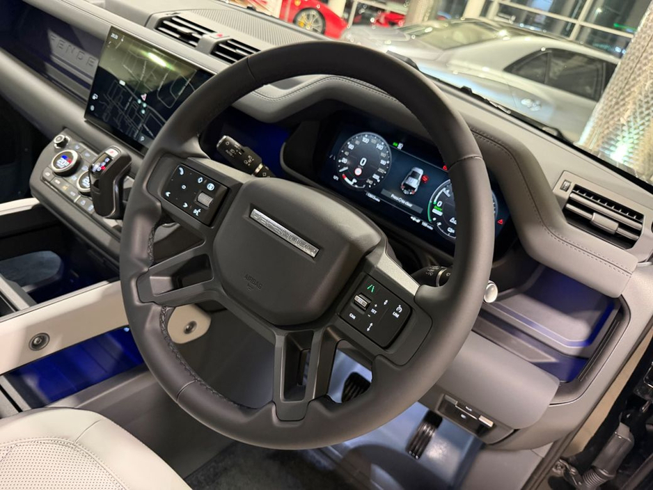 2025 Land Rover Defender X-DYNAMIC SE=HUGE SPEC//LIGHT INTERIOR//AS NEW=2 YEAR WARRANTY=TAILORED FINANCE PACKAGES AVAILABLE=TRADE IN'S WELCOME €104,995