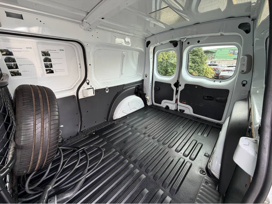 2020 Renault Kangoo - image 19