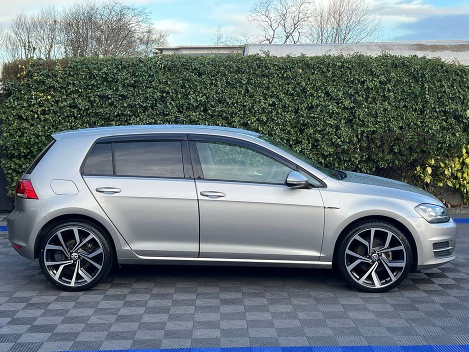 2016 Volkswagen Golf R-LINE PACK 1.2 TSI AUTO // FULL SERVICE HISTORY // NEW 19" ALLOYS // BLUETOOTH MUSIC €15,950