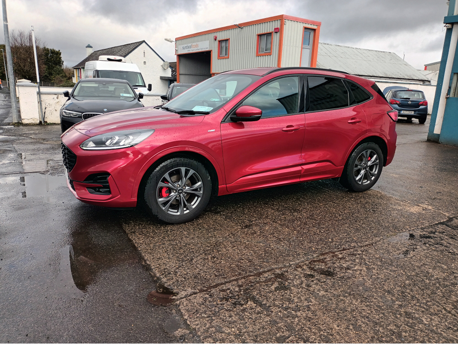 2022 Ford Kuga - image 2