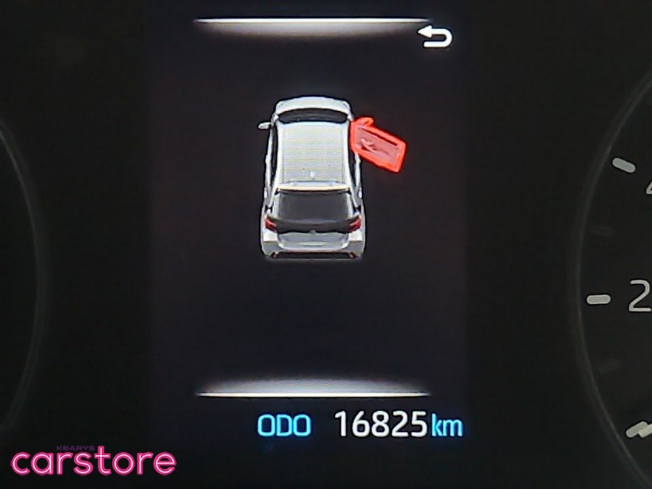 2023 Toyota Yaris - image 21