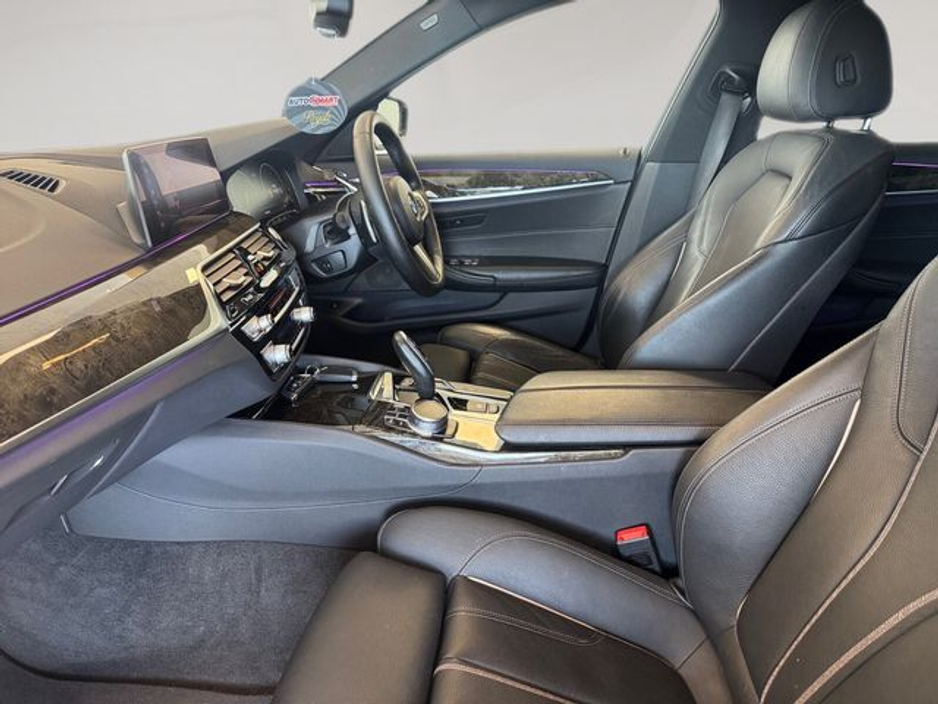 2018 BMW 5 Series - image 17