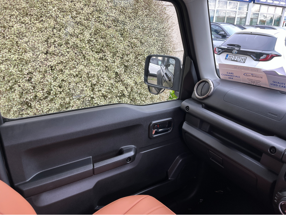 2025 Suzuki Jimny - image 15