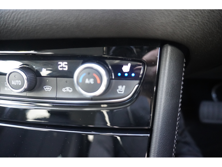 2023 Opel Grandland - image 14