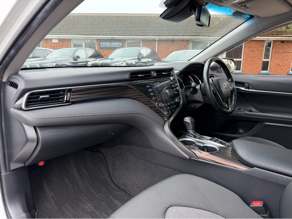 2020 Toyota Camry - image 29