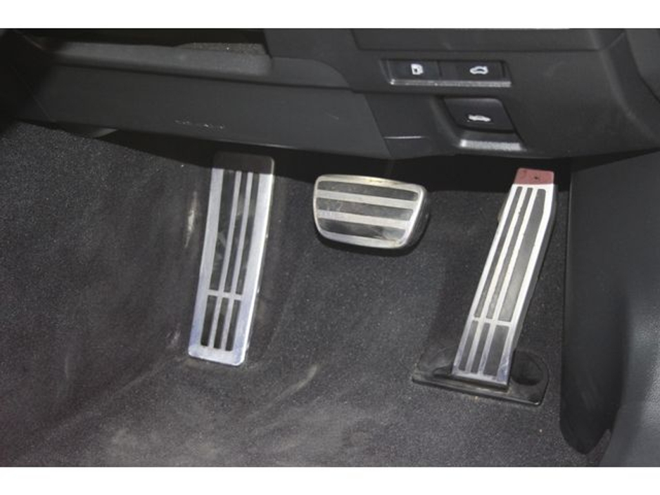 2019 Lexus ES 300 H - image 28